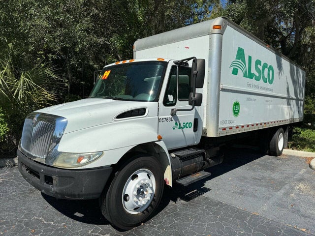 2005 International DuraStar 4300 4X2 2dr Regular Cab
