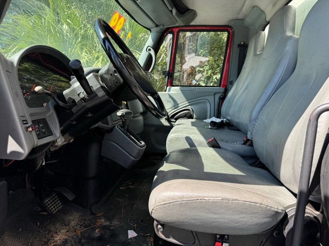 2005 International DuraStar 4300 4X2 2dr Regular Cab