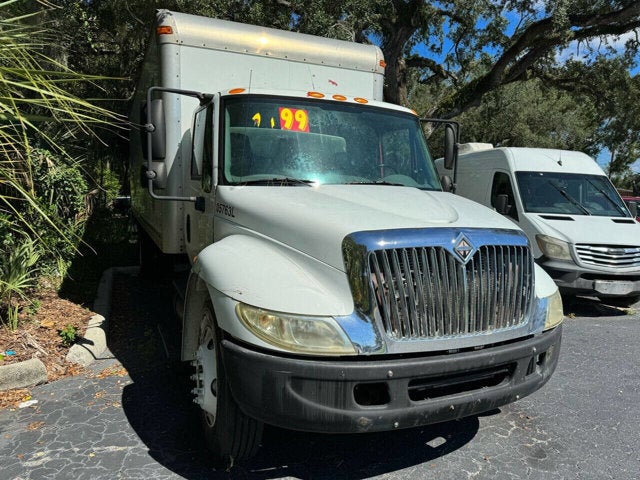 2005 International DuraStar 4300 4X2 2dr Regular Cab