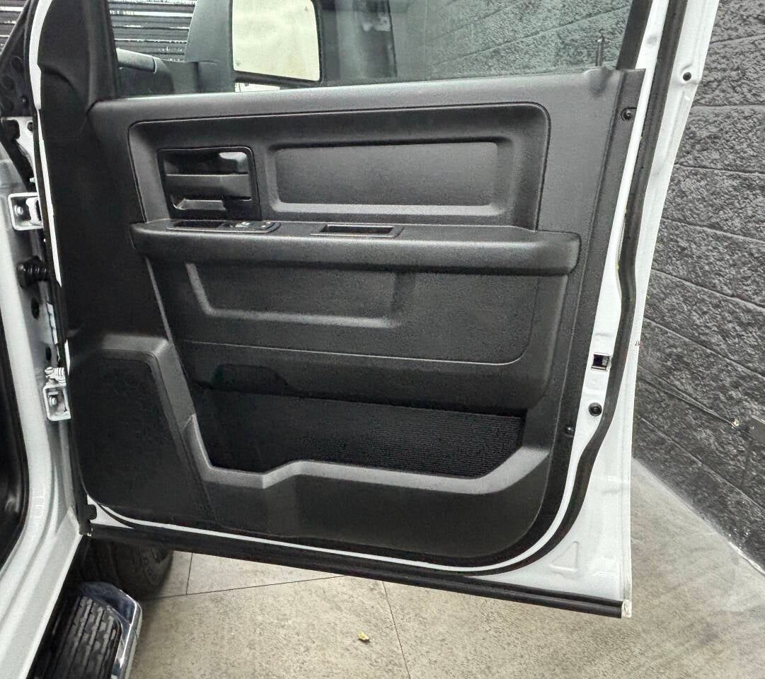 2024 RAM 3500 Tradesman 4x4 4dr Crew Cab 8 ft. LB DRW Pickup