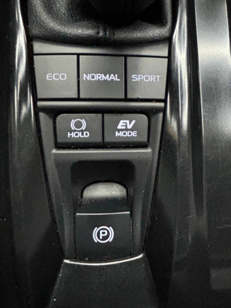 2025 Toyota Camry LE 4dr Sedan
