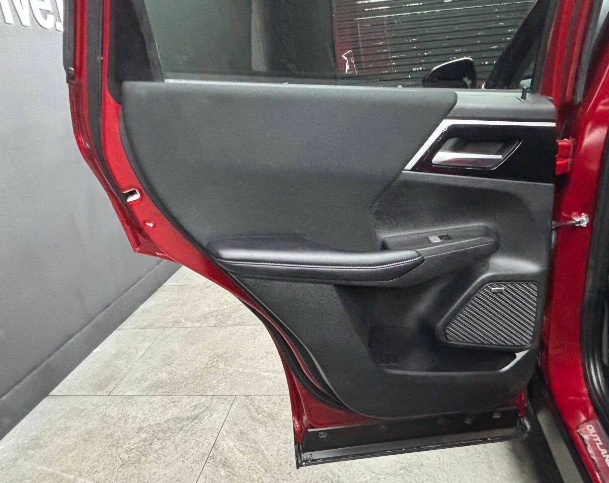 2025 Mitsubishi Outlander ES 4dr SUV